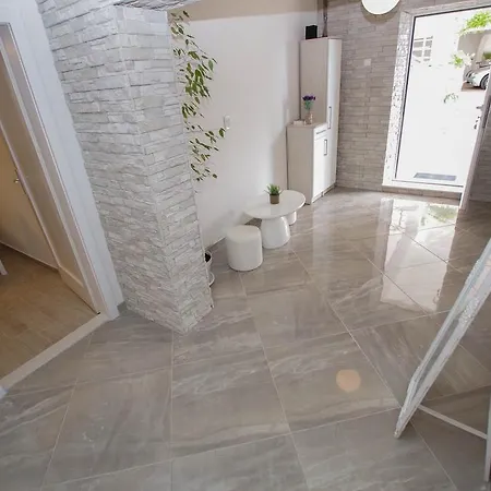 Jagoda * マカルスカ